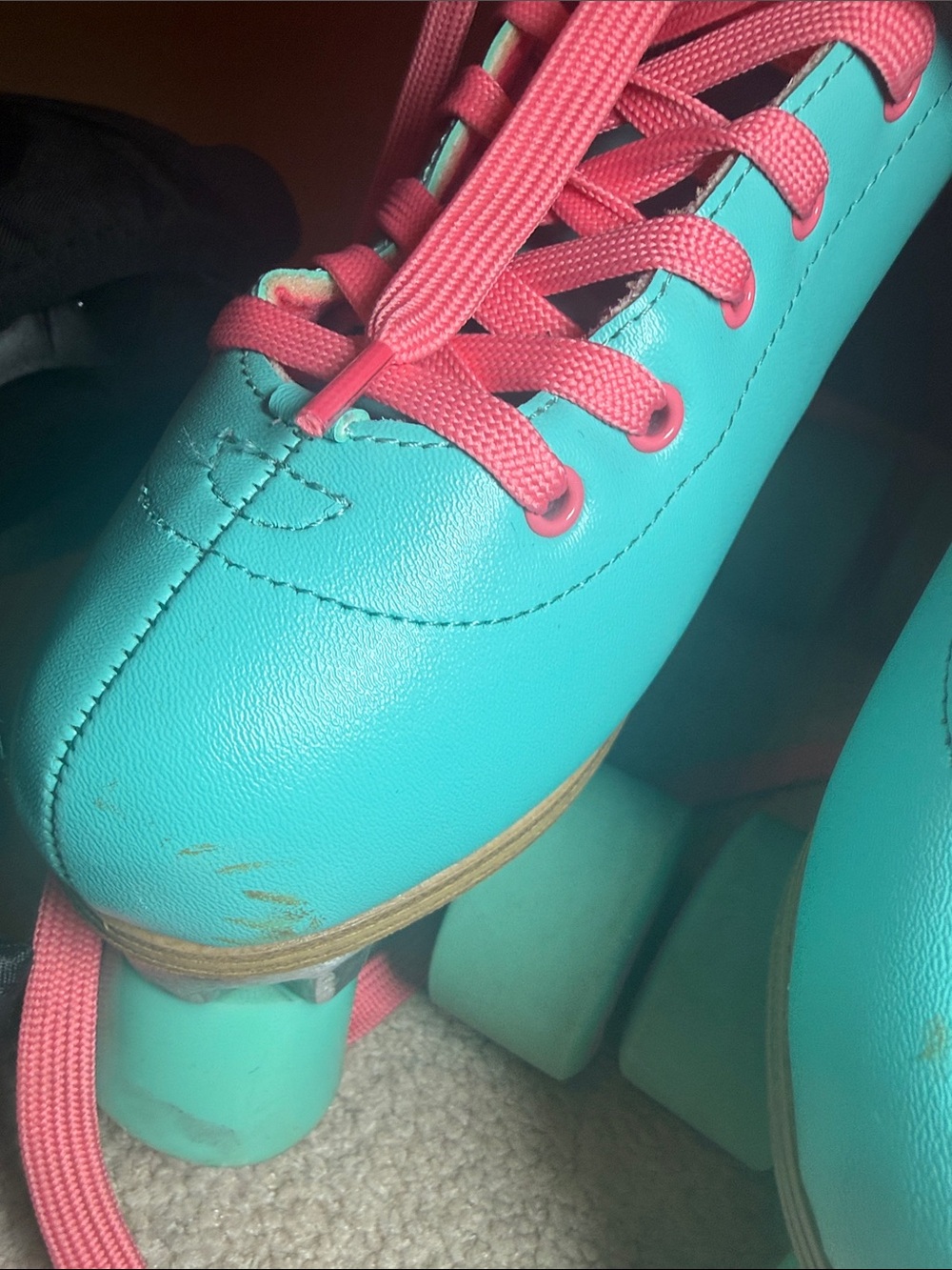 Impala Mint & Coral Quad Roller Skates with Protective Gear and Pink Skate Bag - Picture 4 of 16